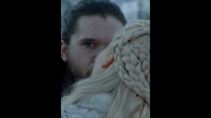 The dragon is scolding him because who is kissing his mother? #dragons #khaleesi #motherofdragons