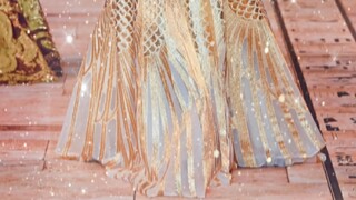 So beautiful! So stunning! Unpopular fairy Merel Zoet, give me fire!