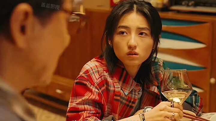 في لمح البصر، بلغ شقيق جاكي شان السبعين من عمره، ومع ذلك ما زال ملتزماً بهذه الدرجة.