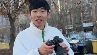 แกล้งทำเป็นช่างภาพให้คนเดินผ่านถ่ายรูปให้ฉัน