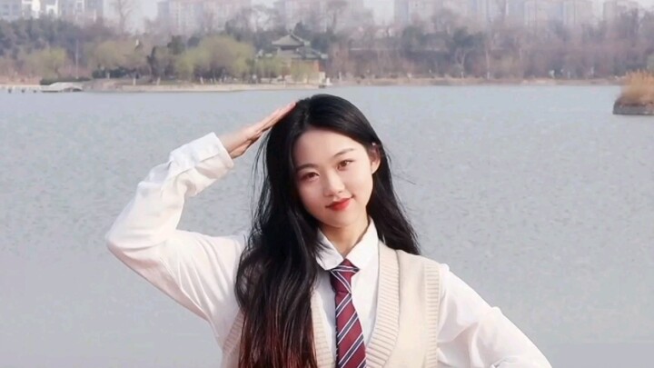 Meski telat, tapi akhirnya tiba! Tarian gestur Universitas Hebei hadir!