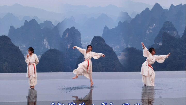 The mountain doesn't see me, yet I see the mountain—Chinese-style street dance from "New Plum Blosso