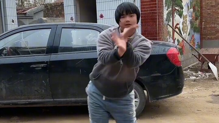 Có thể xoay và nhảy