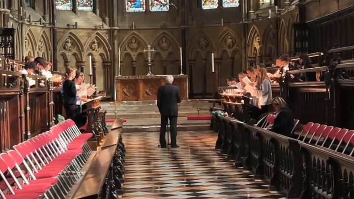 يُسمّي الناس ذلك الشعاع الذي ينعكس من قاع الوادي بالنور المخلِّص.