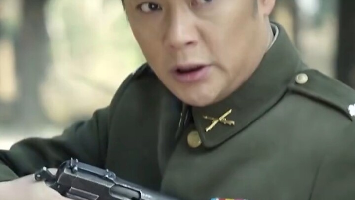 In order to get rid of suspicion, the undercover shot himself in the chest
