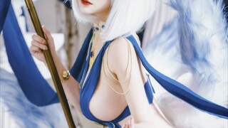 The lady has a silk suspender upper body, and her charming face is intoxicating.