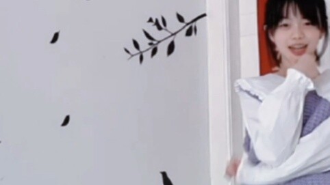 14-year-old junior high school student dances to Choi Ye Na's "Smiley"