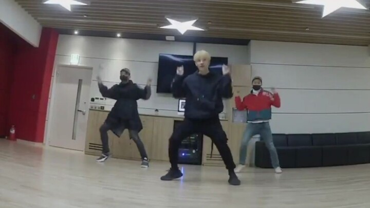 2PM's eldest brother Wooyoung personally teaches SKZ Bangchan My House~ It's been a long time since 