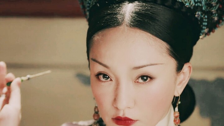 [Ruyi's Royal Love in the Palace • Female Group Portrait • The Nutcracker] A person is trapped in th