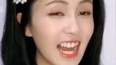 Bai Lu is the ceiling of her best friend, right? She gives out red envelopes to her assistant every