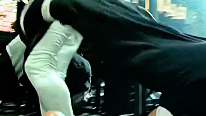 Menjadi pahlawan membutuhkan pengorbanan.