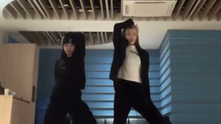 【ITZY】ยูจินเต้นคัฟเวอร์เพลง hey mama / reflection / the feels (ร่วมกับเรจี) บน Vlive 211023