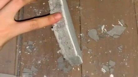 While the girl was playing on her phone in bed, she heard creaking sounds from the ceiling and quick