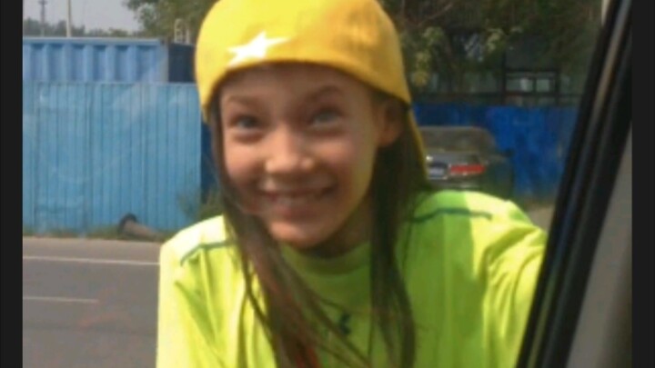 [Eileen Gu] Hilarious! She was so mischievous and adorable as a kid.