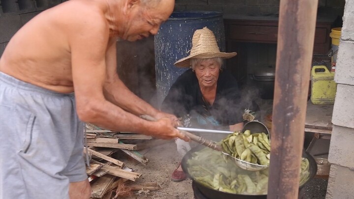 This video took the old man more than 200 days to make. This is the most realistic life in the count