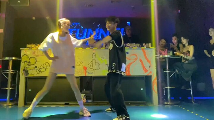 Why can't good brothers dance together? [GEE]