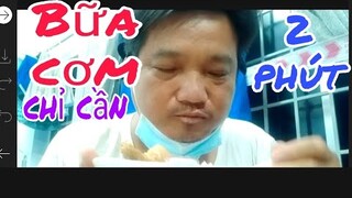 Chỉ cần hơn 2 phút là Tâm Chè ăn xong phần cơm tối trong khu cách li lTâm Chè Vĩnh Long