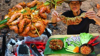 Survival in Forest Grilled Pig Intestine BBQ Eating with Chili Sauce - What's a Life!!