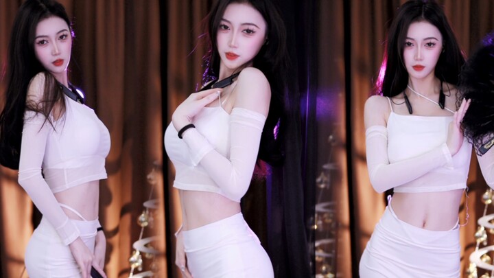 White battle robe, captivating hearts