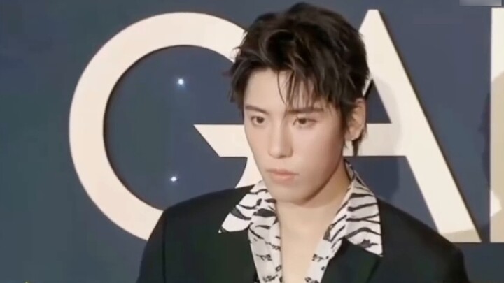 [Tan Jianci] He really stands out among all the male stars in terms of handsomeness