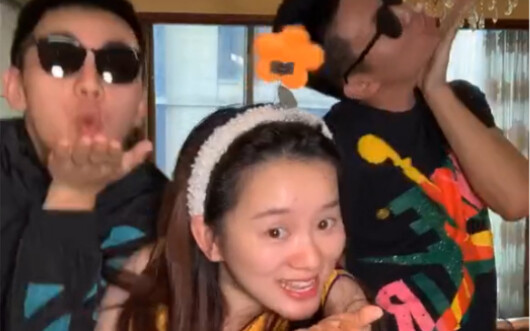 【Kalau keluarga menari, harus rapi dan seragam】