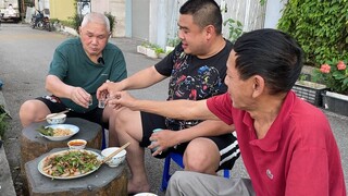 Lòng Thuôn Hành Dăm Của “Gã Đầu Bạc”…..