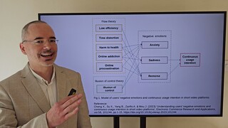 Understanding users’ negative emotions and continuous usage intention in short video platforms