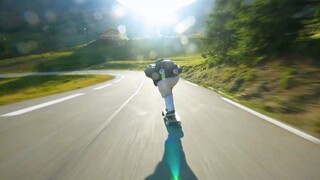 "你的盛年望不可及，我的江海云淡可添"