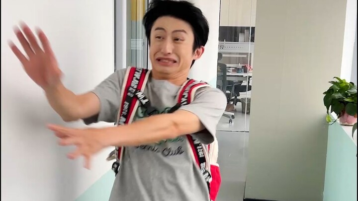 الاندماج قوي جدًا، بدأت أبتسم خلسة…