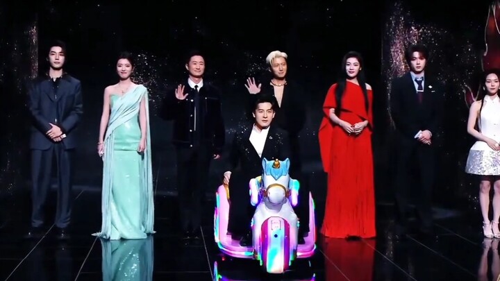 Lü Xiaobu menghadiri Malam Weibo dengan menunggang kuda, Wu Jing hampir tak bisa menahan tawanya!