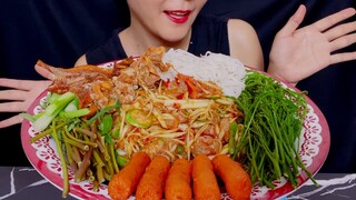 ASMR SPICY PAPAYA SALAD WITH RAW SHRIMPS ,HOTDOG ,DRIED SQUID & DRIED FISH.Thai Som Tum    Kung Sod