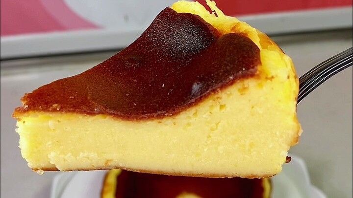 أعتقد أن هذه هي أسهل كعكة في التحضير من بين جميع الكعكات؛ حتى المبتدئون الجدد لن يفشلوا عند صنعها، ل