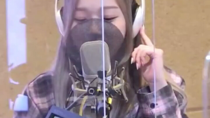 WINTER Kim Mina a cappella performance of ID;Peace B — absolutely amazing!