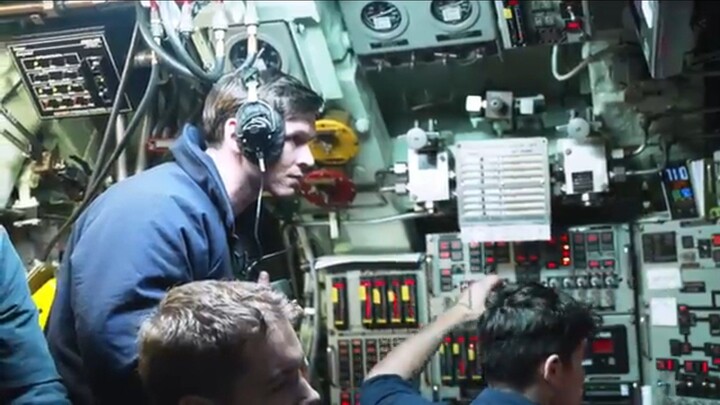 24 Hours Onboard a Nuclear Submarine in the Arctic