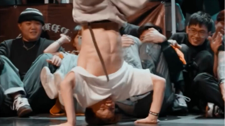 The strongest street dancer in Jiangsu shocked the audience with a set of difficult moves. Too stron