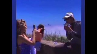 ang sexy naman Ng photographer mo Donny.