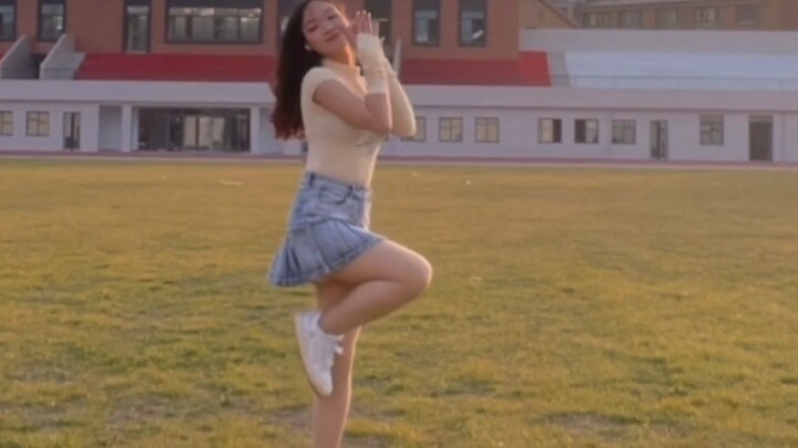 [พระอาทิตย์ตก/สนามเด็กเล่น/เยาวชน] นักเรียนชั้นปีที่สองสอนตัวเองเต้นในช่วงปิดเทอมฤดูหนาวปี 2547 และต