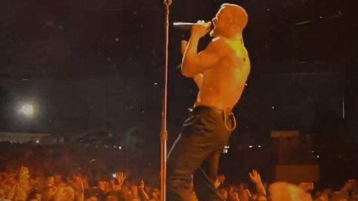 Aku sampai ngamuk dan ngehajar bapakku.