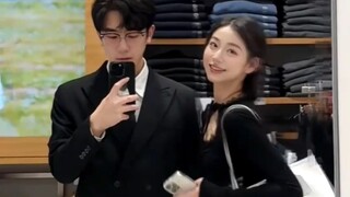 ให้หลานสาวไปแปดร้อยหยวน เธอถึงยอมร่วมถ่ายวิดีโอด้วย ไม่ใช่ว่าพันธุกรรมของบ้านพวกคุณดีกันทุกคนเลยหรือ