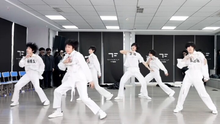 TF แฟมิลี่รุ่นที่สี่ Natural ประสบความสำเร็จในการดึงดูดแฟนคลับของรุ่นที่สองเพียงคนเดียว