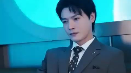 Nikah kilat saat mabuk—ternyata dia kakak CEO sahabatku, memanjakanku habis!