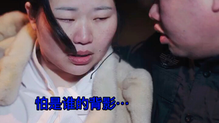 ما زلت أذكر تلك الليلة عندما رقصنا بجنون تحت الزهور وضوء القمر.