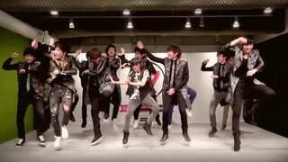 SEVENTEEN dances to Gangnam Style, Gentlemen (very calm) 1080p