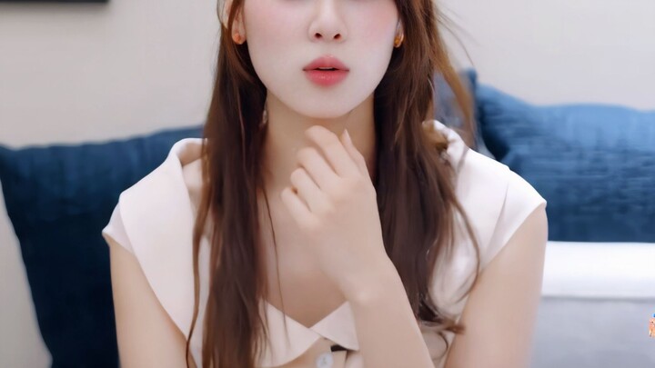 No wonder she became a viral sensation on variety shows—Rainie Yang said she liked her the first tim