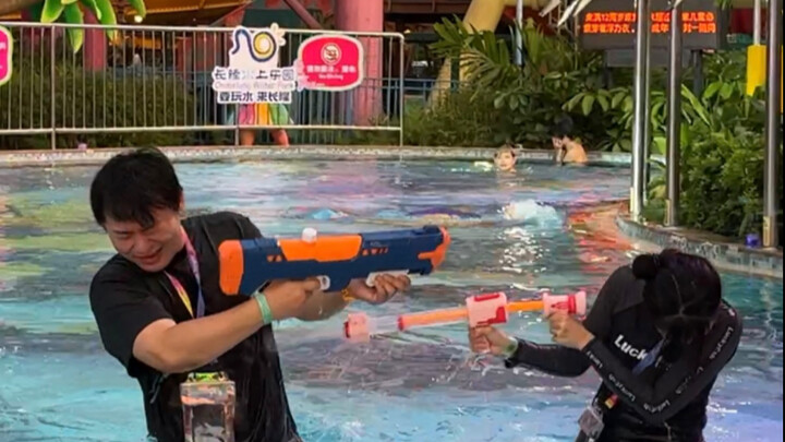 It’s so happy to play in the water park and celebrate 520 with Nizi in advance