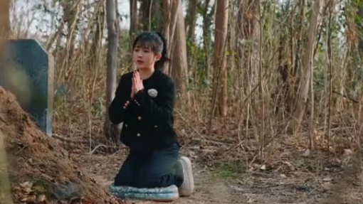 สาวที่ไปร้องไห้ขอทรัพย์ที่หลุมศพบรรพบุรุษ ได้ตาทิพย์จากวิญญาณ สะสมสมบัติจนรวยพัน