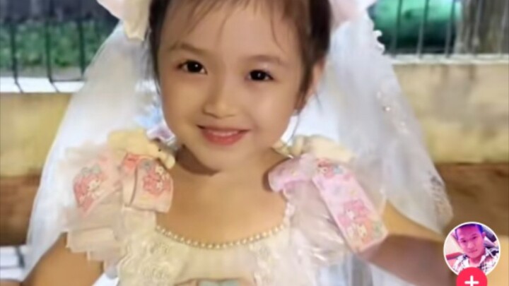 [TikTok] Foreigners watch a Chinese little girl’s mineral water firework experiment go wrong: “Which