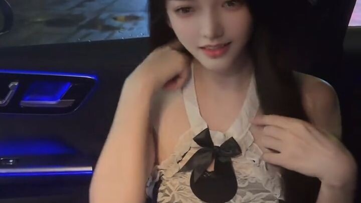 Hot Maid Outfit Sexy gir