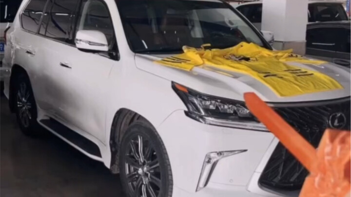 Dalam 10 tahun, telah diluncurkan 20 model Lexus LX570 edisi terbatas paling mewah
