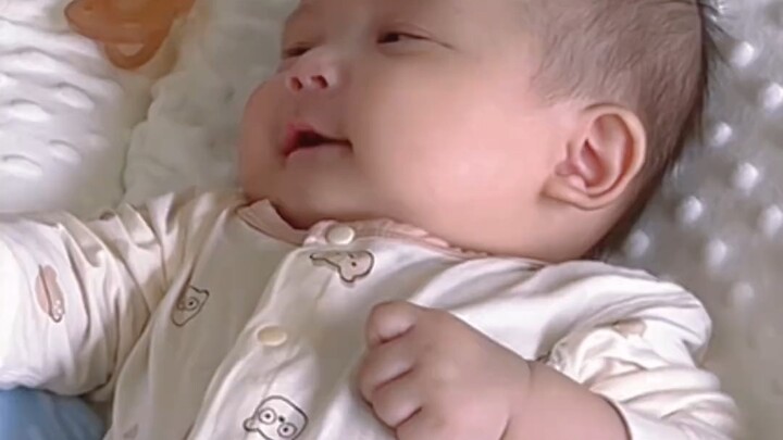 Effective communication with a hundred-day-old baby—turns out that prenatal education really paid of